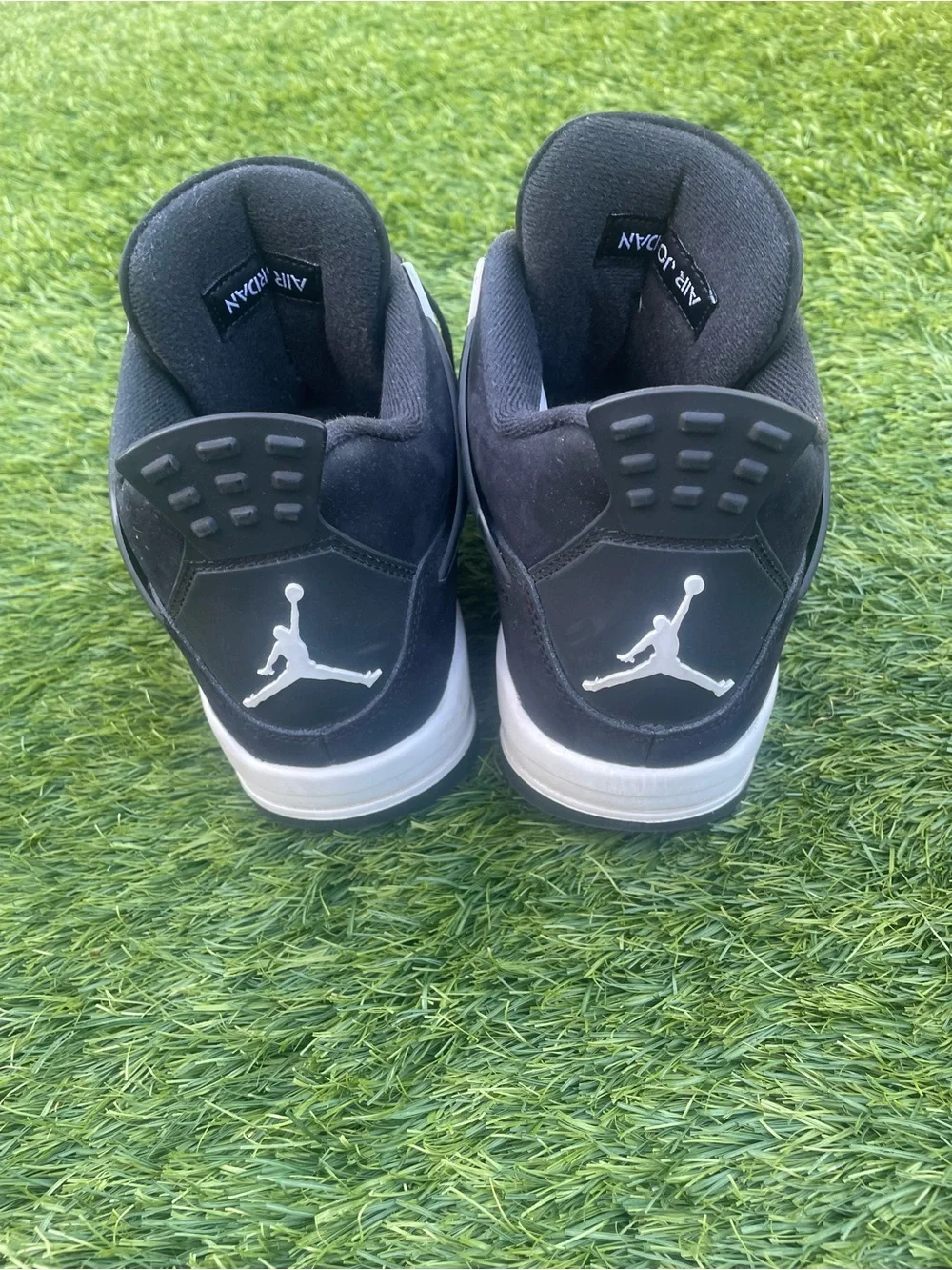 Authentic Jordan Air Jordan 4 Retro Size 9 White Thunder